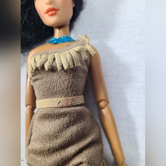 Disney Store Exclusive Princess Pocahontas Doll - Picture 4 of 6